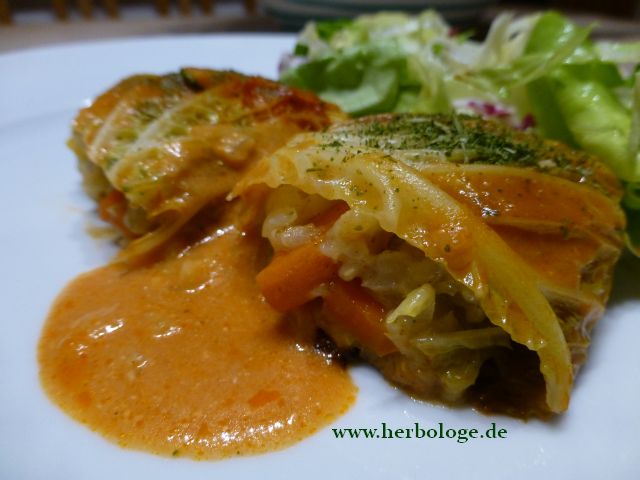 Wirsing-Rouladen mit Curry-Gemüse